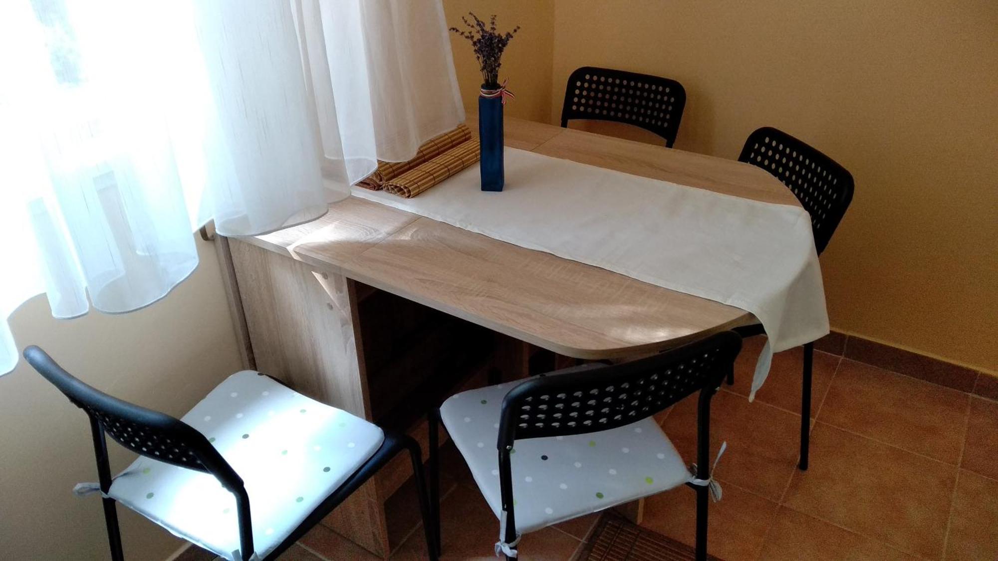 Gesztenyes Apartman Мишкольц Экстерьер фото